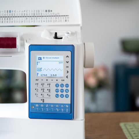 HUSQVARNA® VIKING® SAPPHIRE™ 930 Sewing Machine