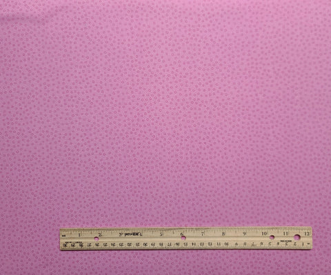 783 Bugs Rings the Henry Glass Studio Makower UK - Pink Fabric / Dark Pink Circle Print