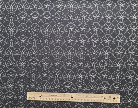 Reel Time 1566 Brigitte Heitland ZEN CHIC Moda - Black Fabric / Pale Gray Circle Print