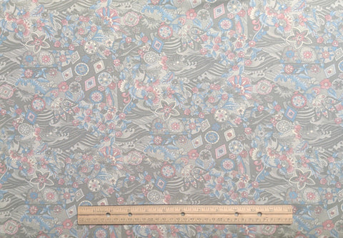 Wood Blocks Hoffman California International Fabrics - Green Tonal Fabric / Cream, Pink, Blue Flower and Paisley Print